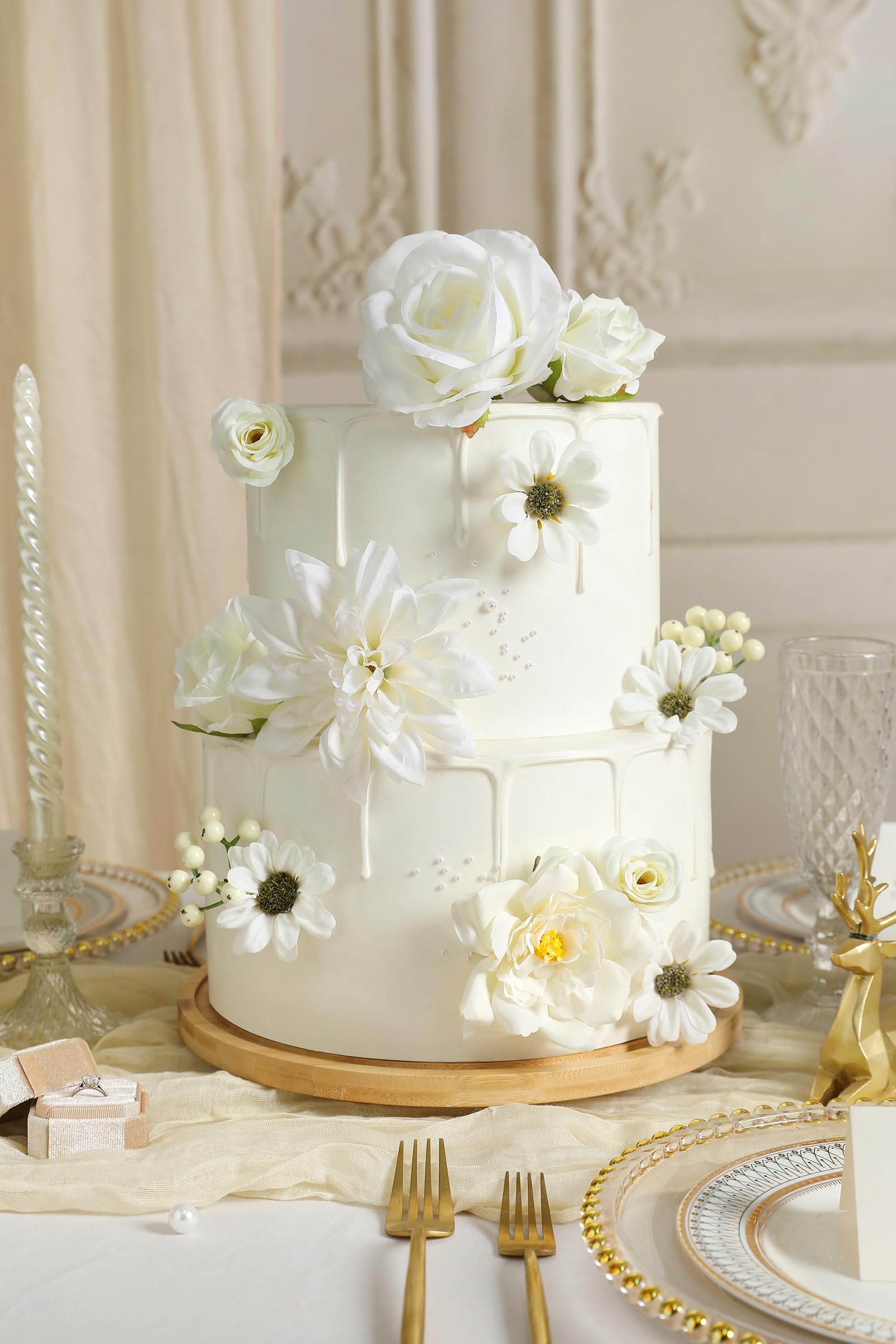 Koroni Flowers Christmas table decor adds festive elegance with easy care.