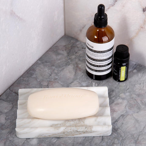 Koville marble soap dish in a bathroom setting complements natural decor.