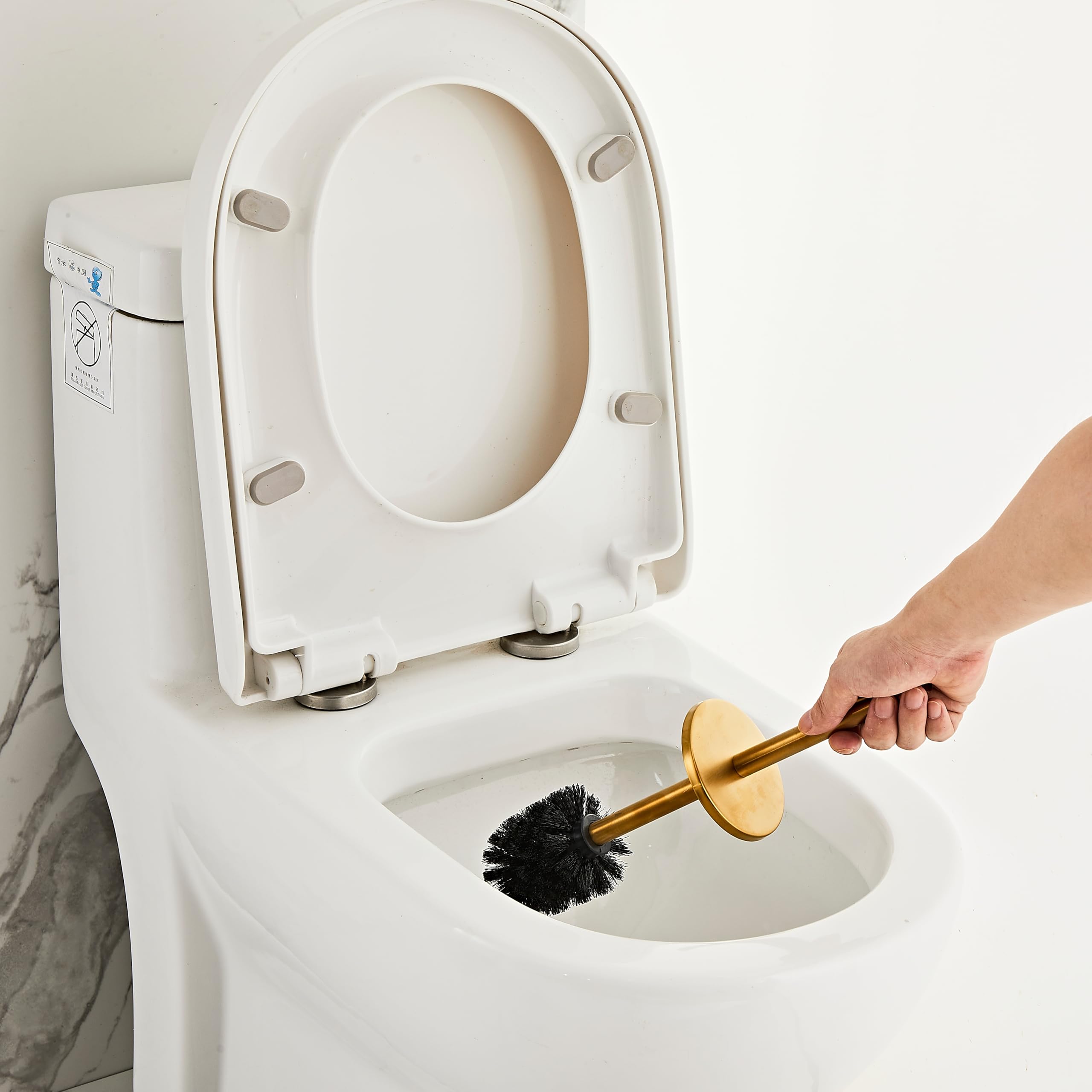 KUUBTH brushed gold toilet brush bristles deliver thorough cleaning performance.