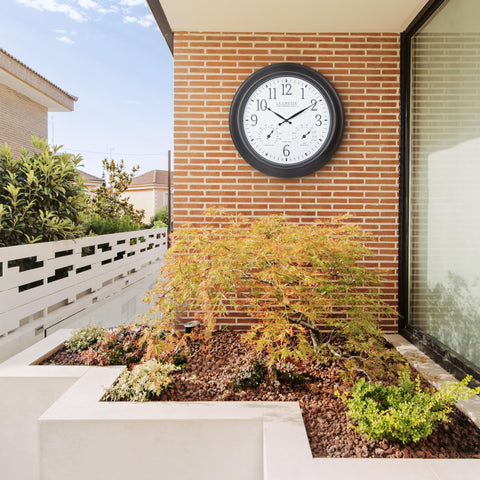 La Crosse 404-89027-INT clock offers up to five years on AA batteries