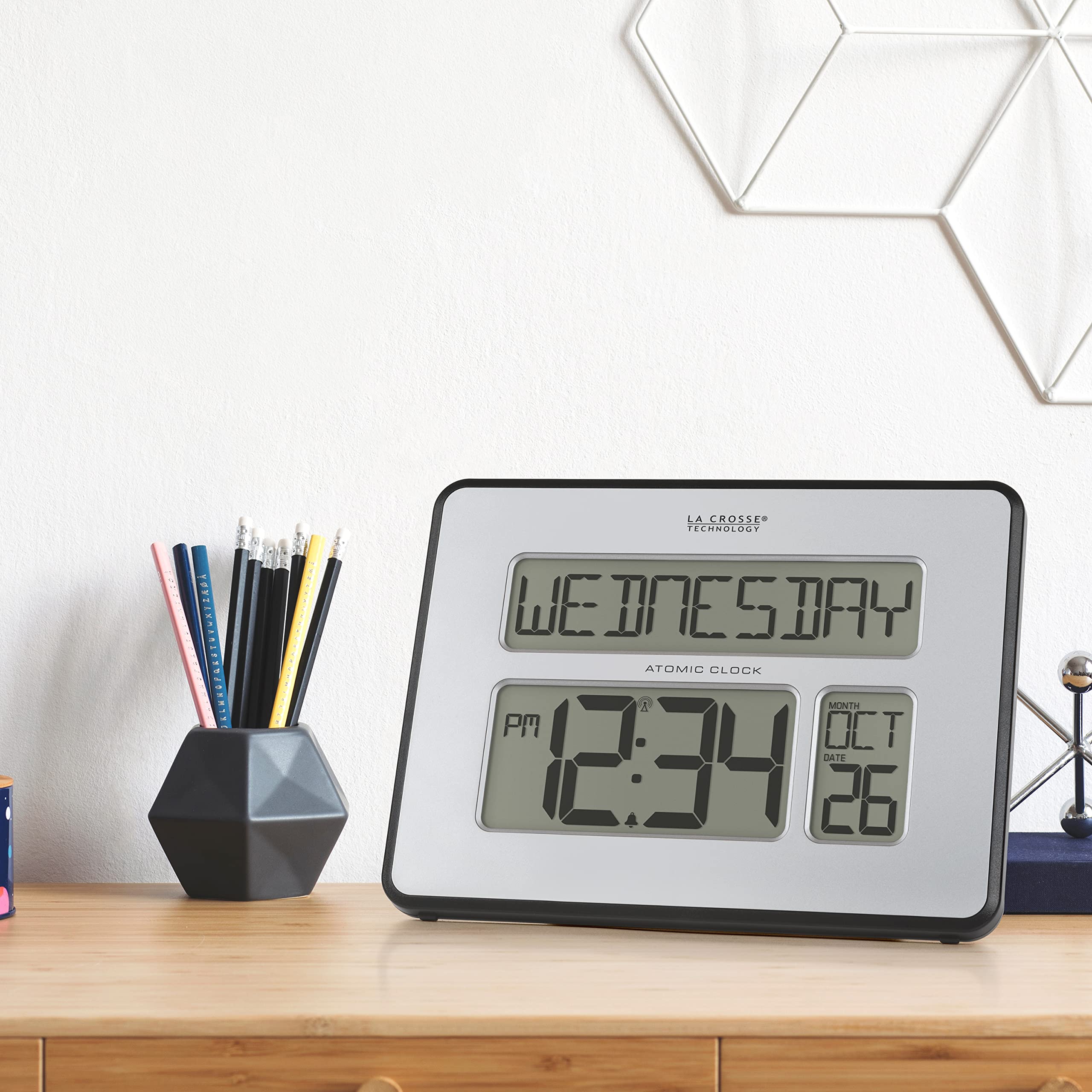 La Crosse 513-1419BLv4-INT full calendar mode in use