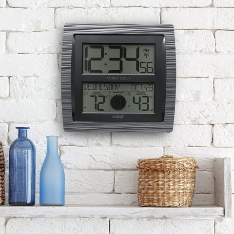 La Crosse BBB86118-INT wall mounting option promotes flexible placement.