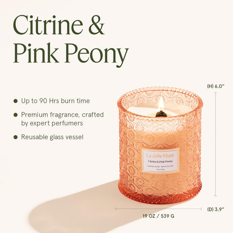 LA JOLIE MUSE 19oz glass jar showcases generous burn time.