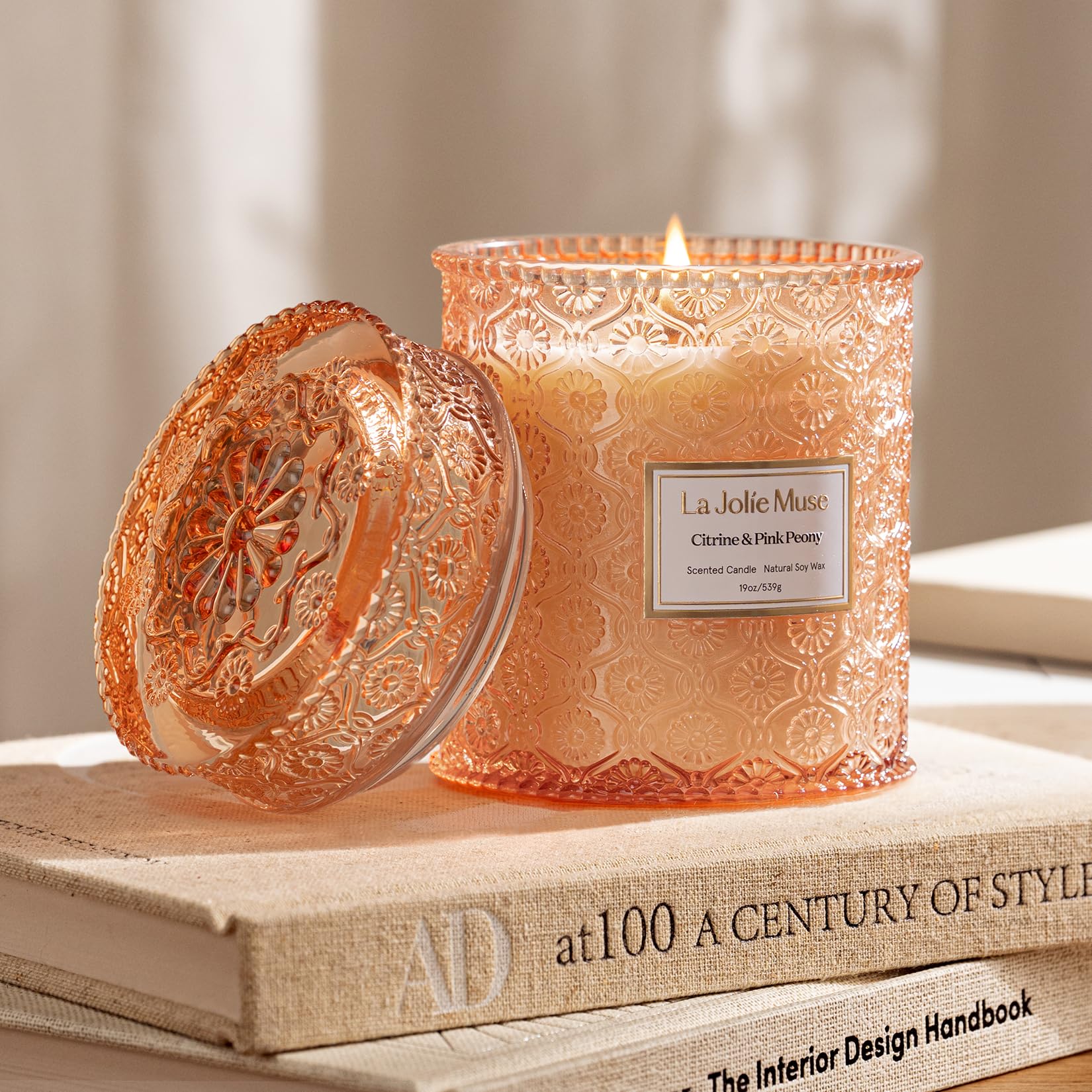 LA JOLIE MUSE embossed daisy motif on decorative jar detail.