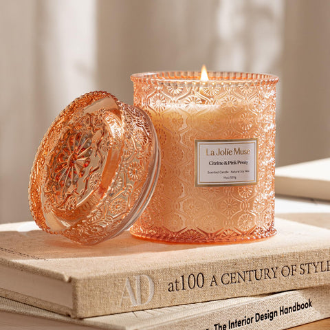 LA JOLIE MUSE embossed daisy motif on decorative jar detail.