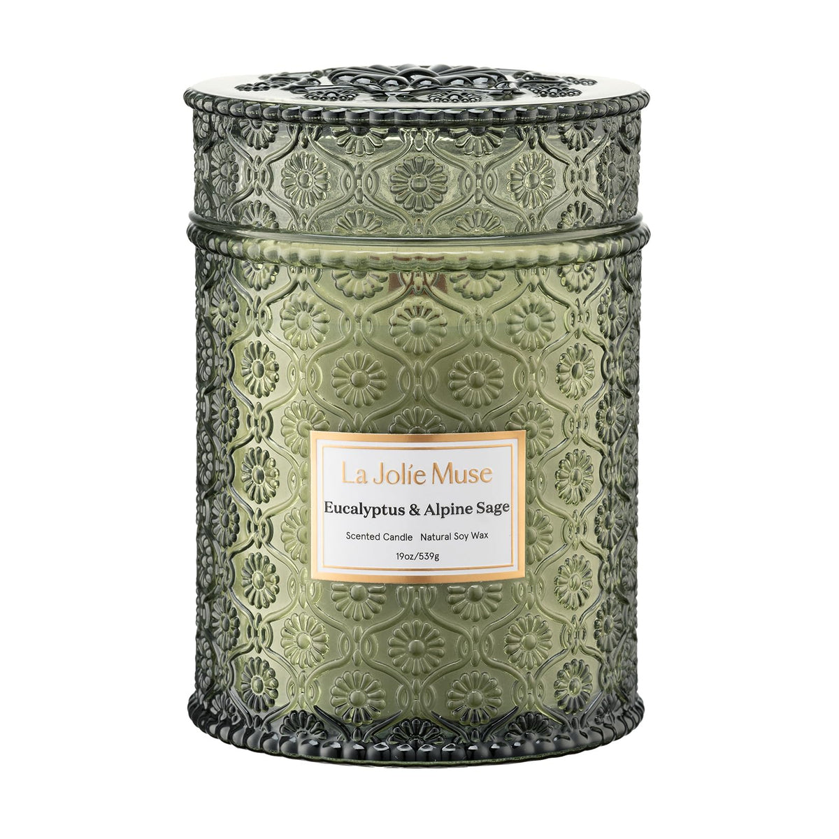 LA JOLIE MUSE Eucalyptus and Alpine Sage candle closeup highlights a refreshing, uplifting aroma.