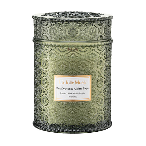 LA JOLIE MUSE Eucalyptus and Alpine Sage candle closeup highlights a refreshing, uplifting aroma.