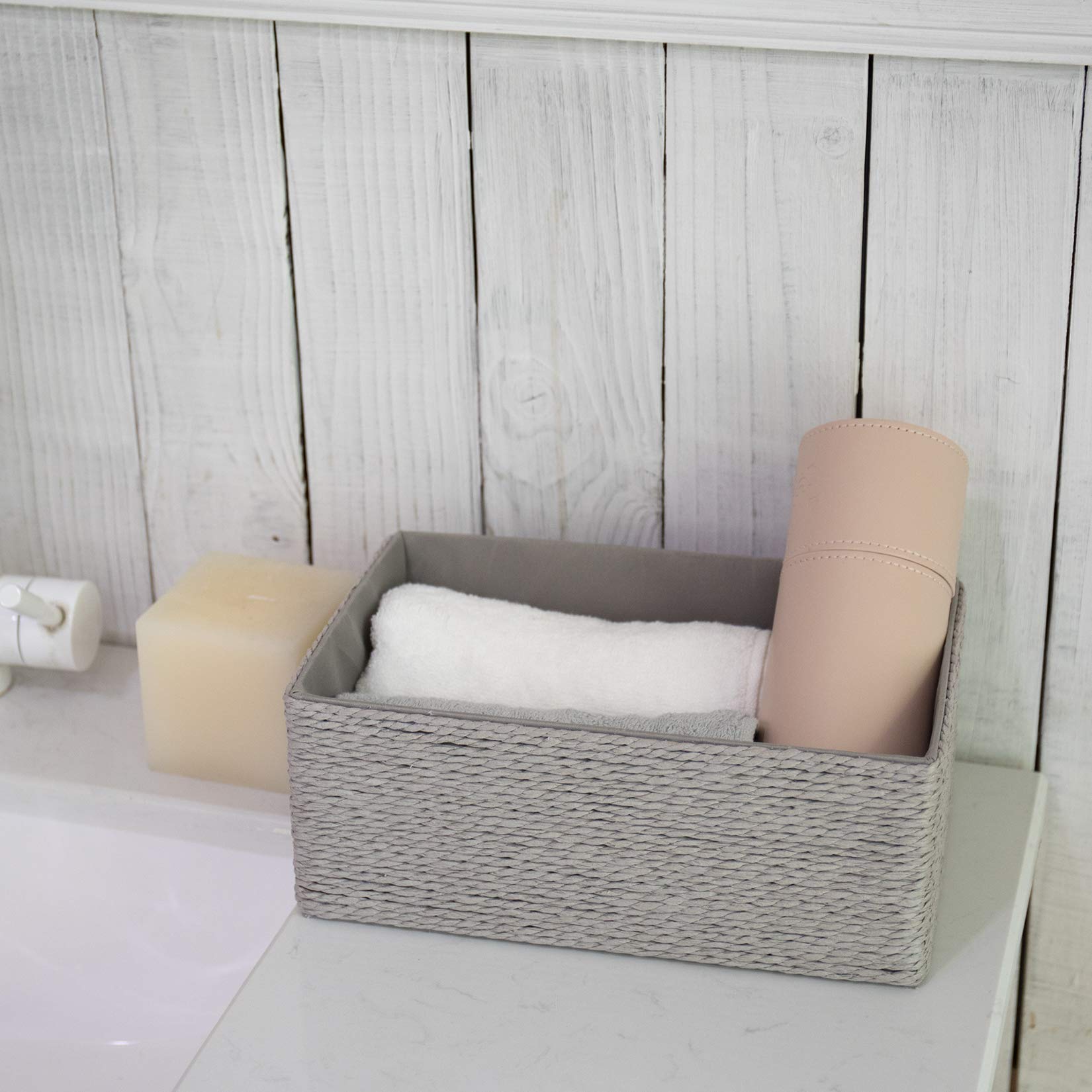 LA JOLIE MUSE gift-ready packaging highlights eco-friendly recycled paper.