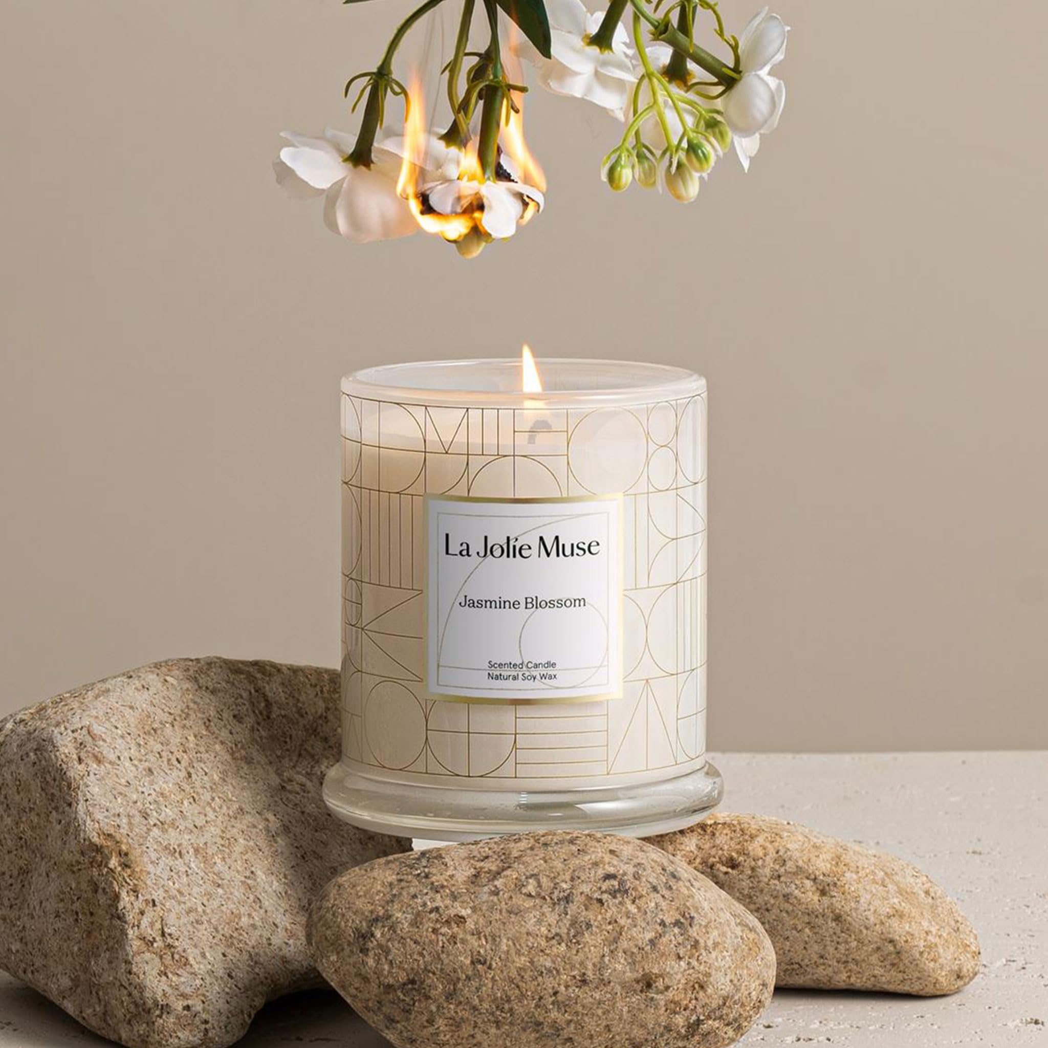 LA JOLIE MUSE natural soy wax candle delivers clean, long-lasting aroma