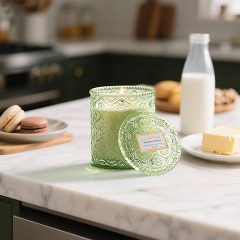 LA JOLIE MUSE Pistachio Macaron wick and wax shown for clean burn.