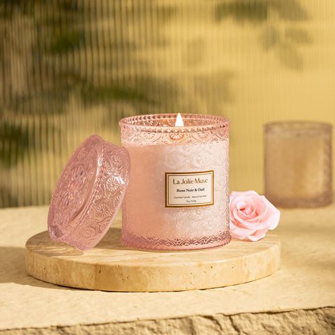 LA JOLIE MUSE Rose Noir & Oud candle with wooden wick delivers clean burn.