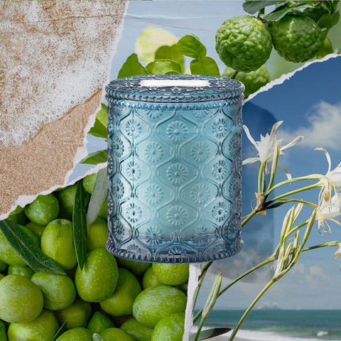 LA JOLIE MUSE candle with cherry wooden wick delivers clean, even burn.