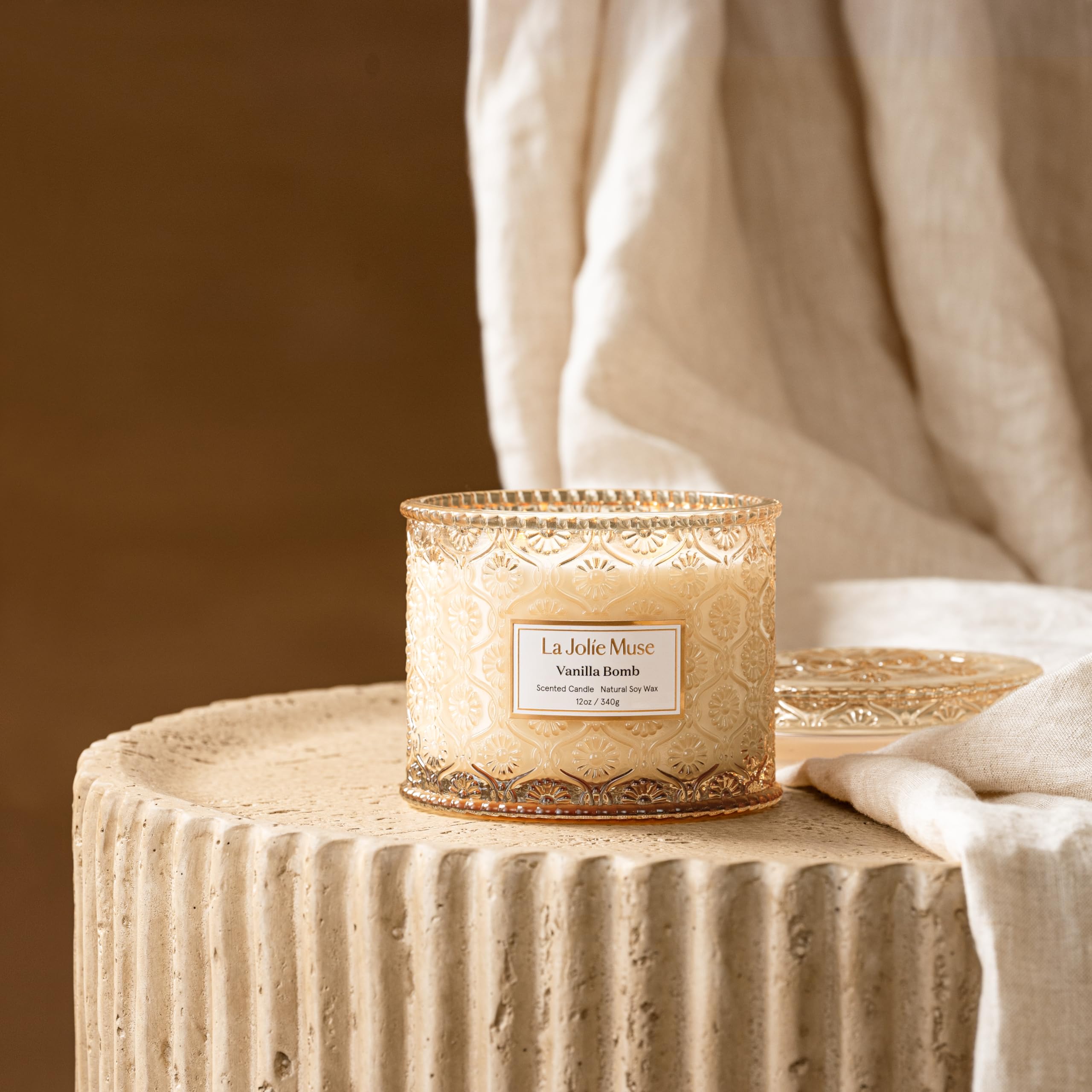 LA JOLIE MUSE Vanilla Bomb Candle wick closeup for clean burn