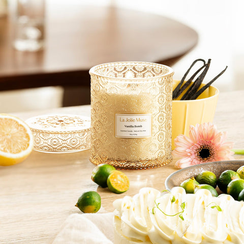 LA JOLIE MUSE Vanilla Bomb Candle wick close-up shows clean burn potential