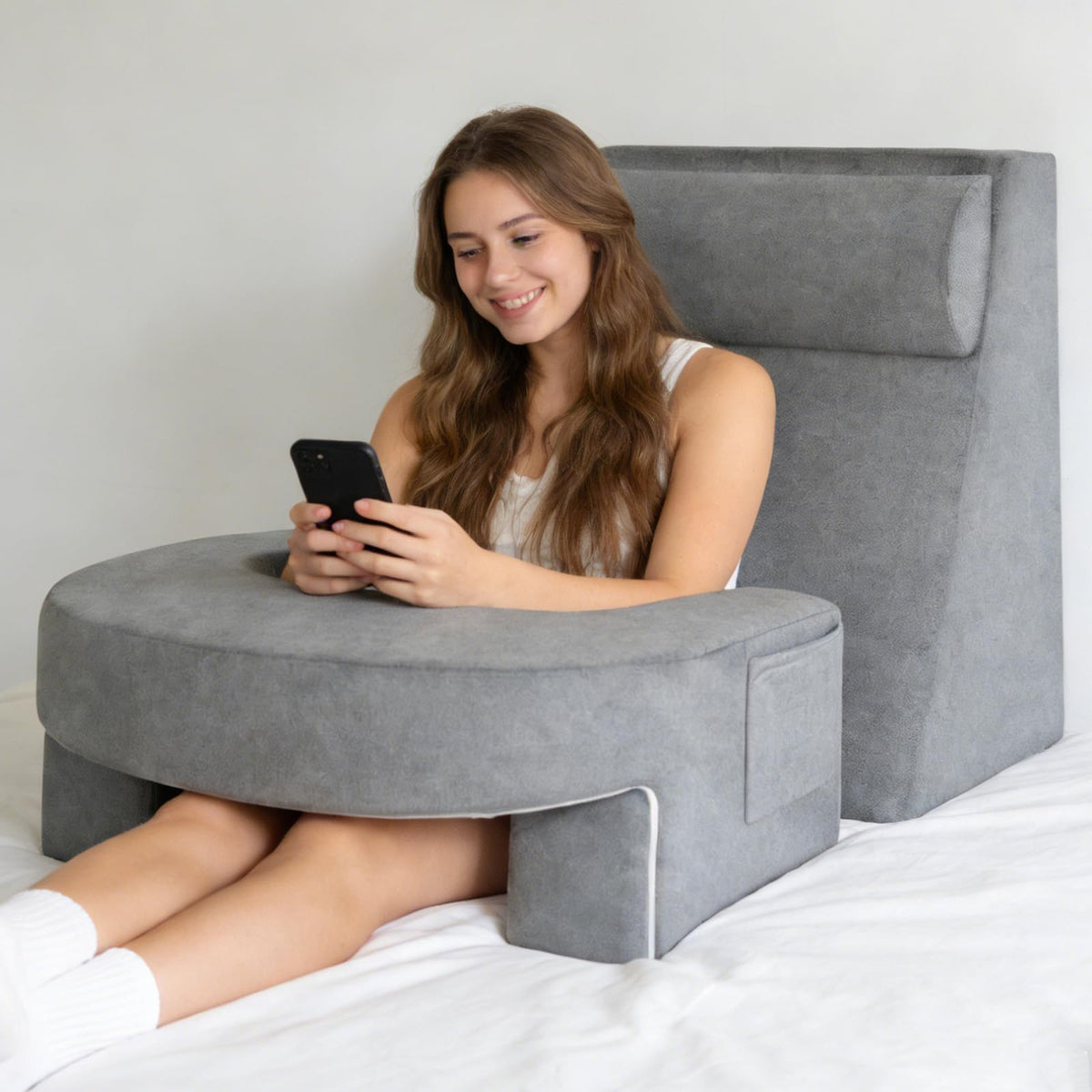 Laapee Reading Pillow Set neck pillow delivers ergonomic neck support for reading.