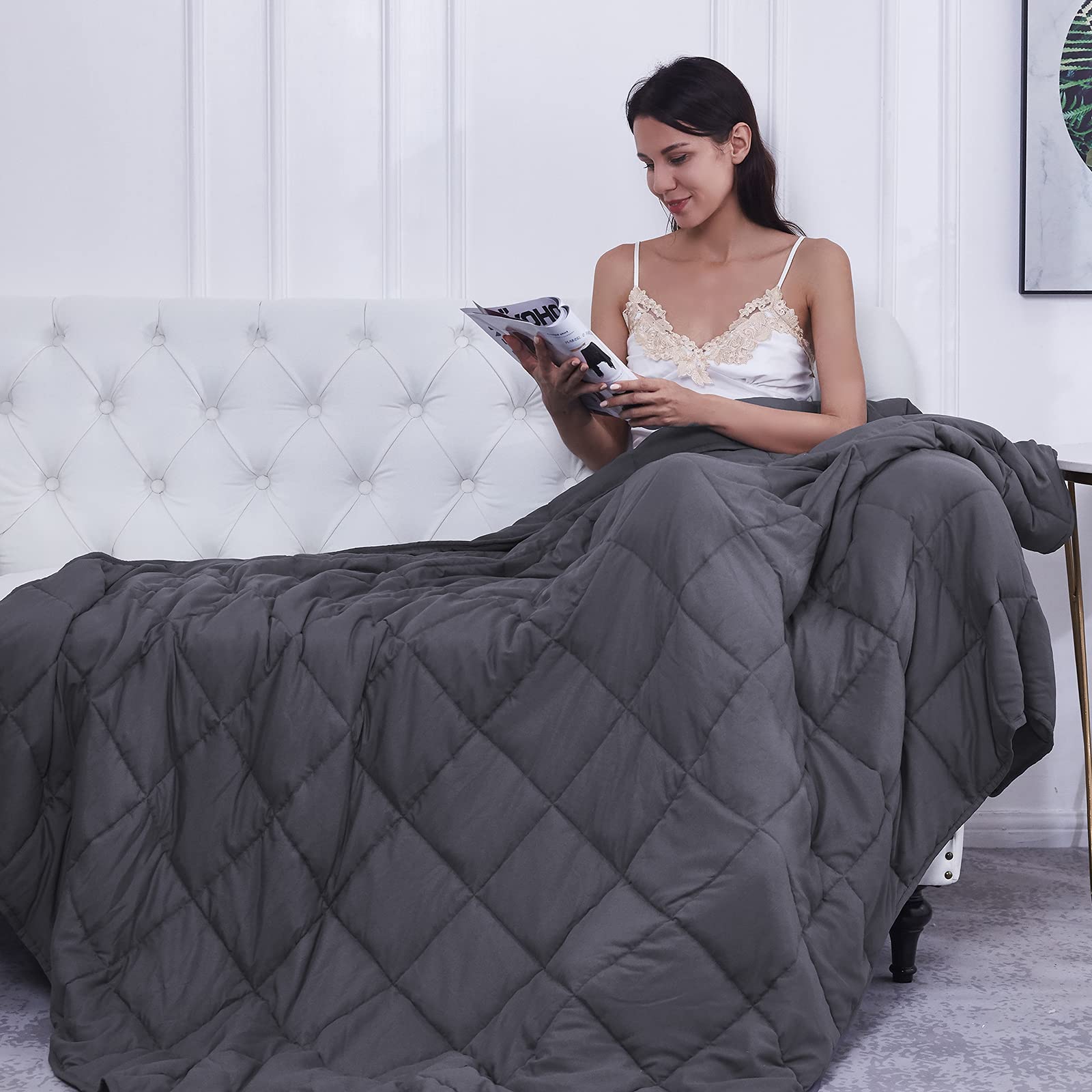 Bedroom setup with L'AGRATY blanket on bed for cozy evenings