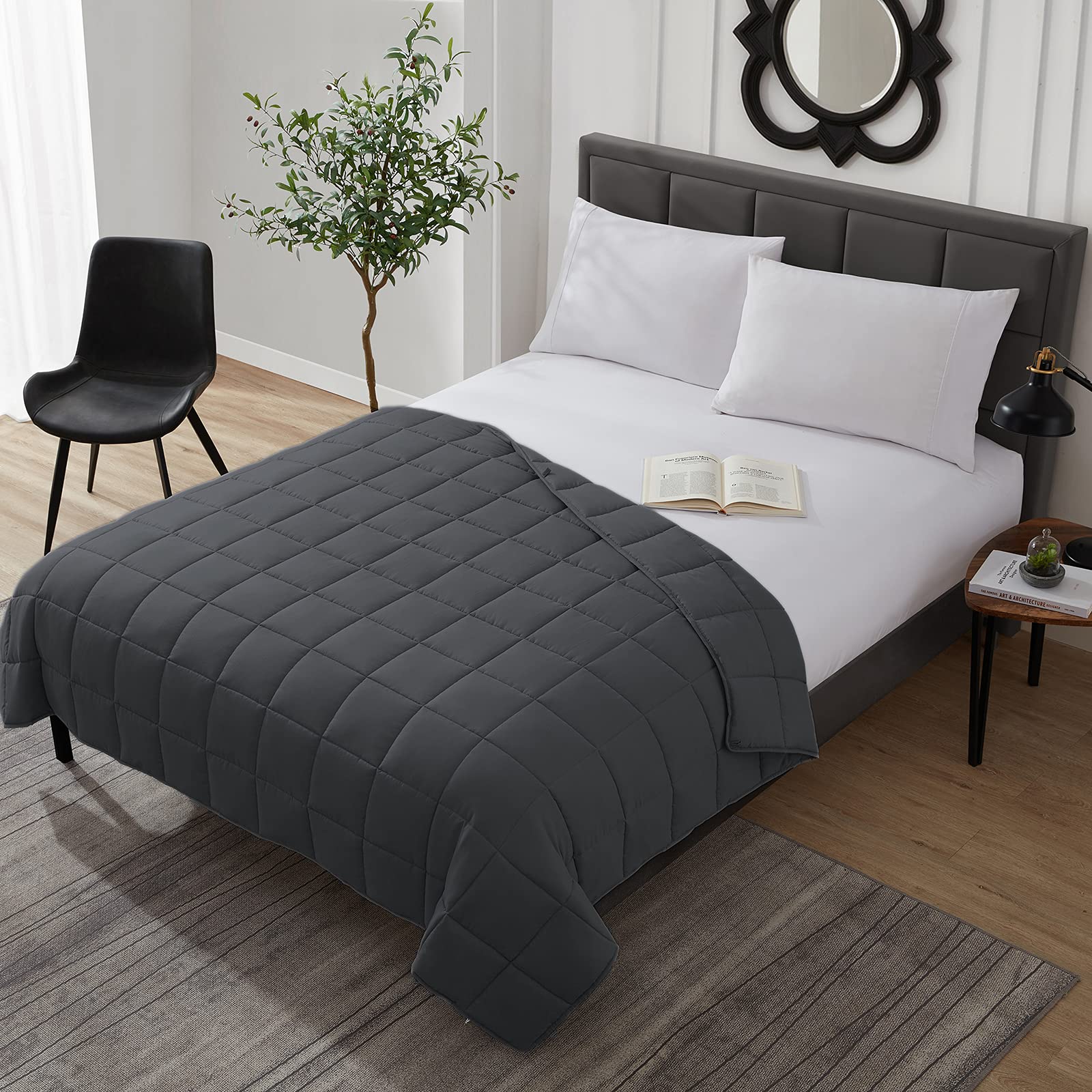 L'AGRATY kids weighted blanket close-up shows soft breathable microfiber fabric.