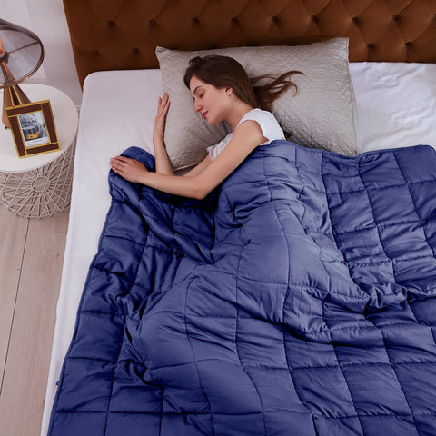 L'AGRATY cooling fabric setup on bed highlights all-season use.