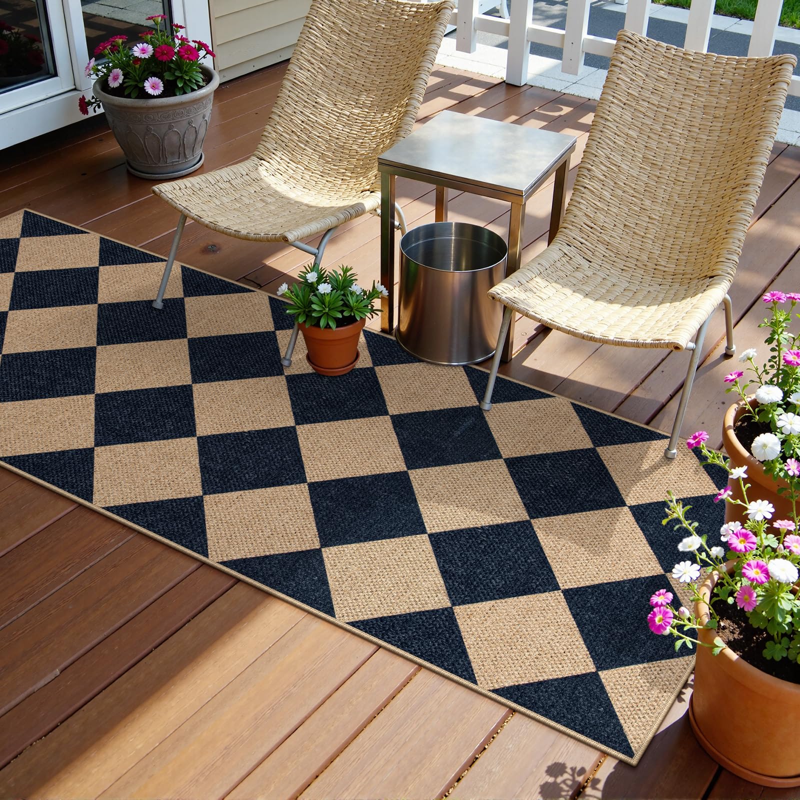 Lahome Colette washable polyester rug makes cleaning quick after everyday spills.