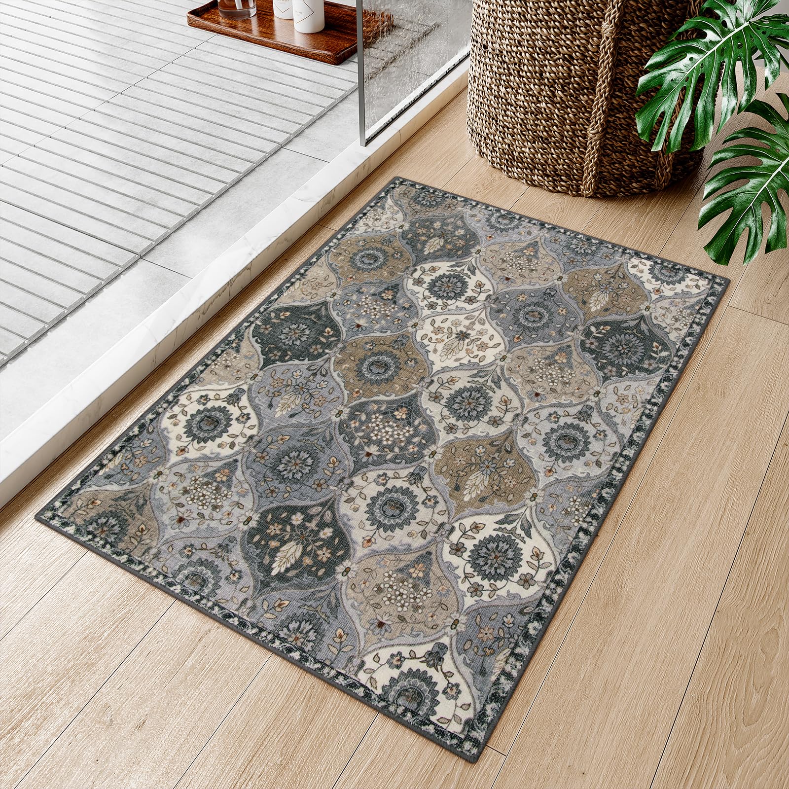 Lahome pet-friendly rug resists dander and hair buildup