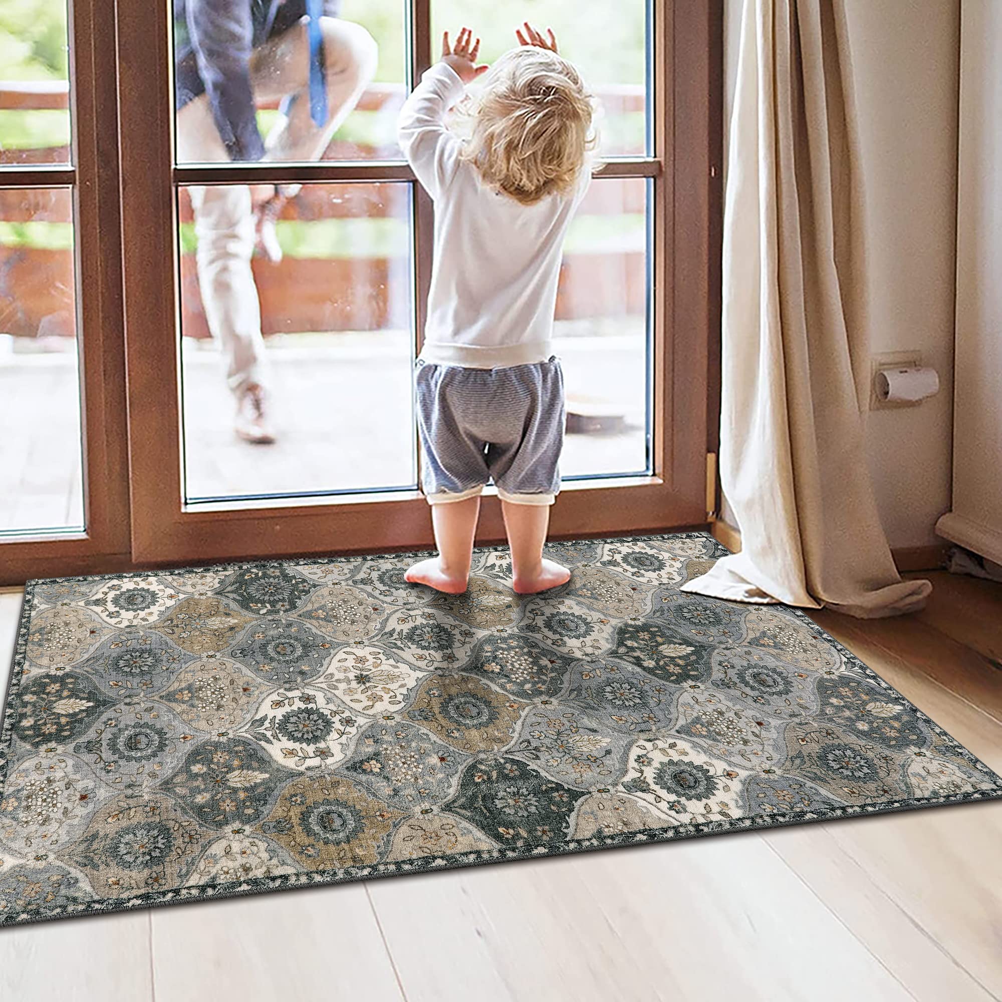 Machine-washable Lahome rug for quick cleans and easy upkeep.