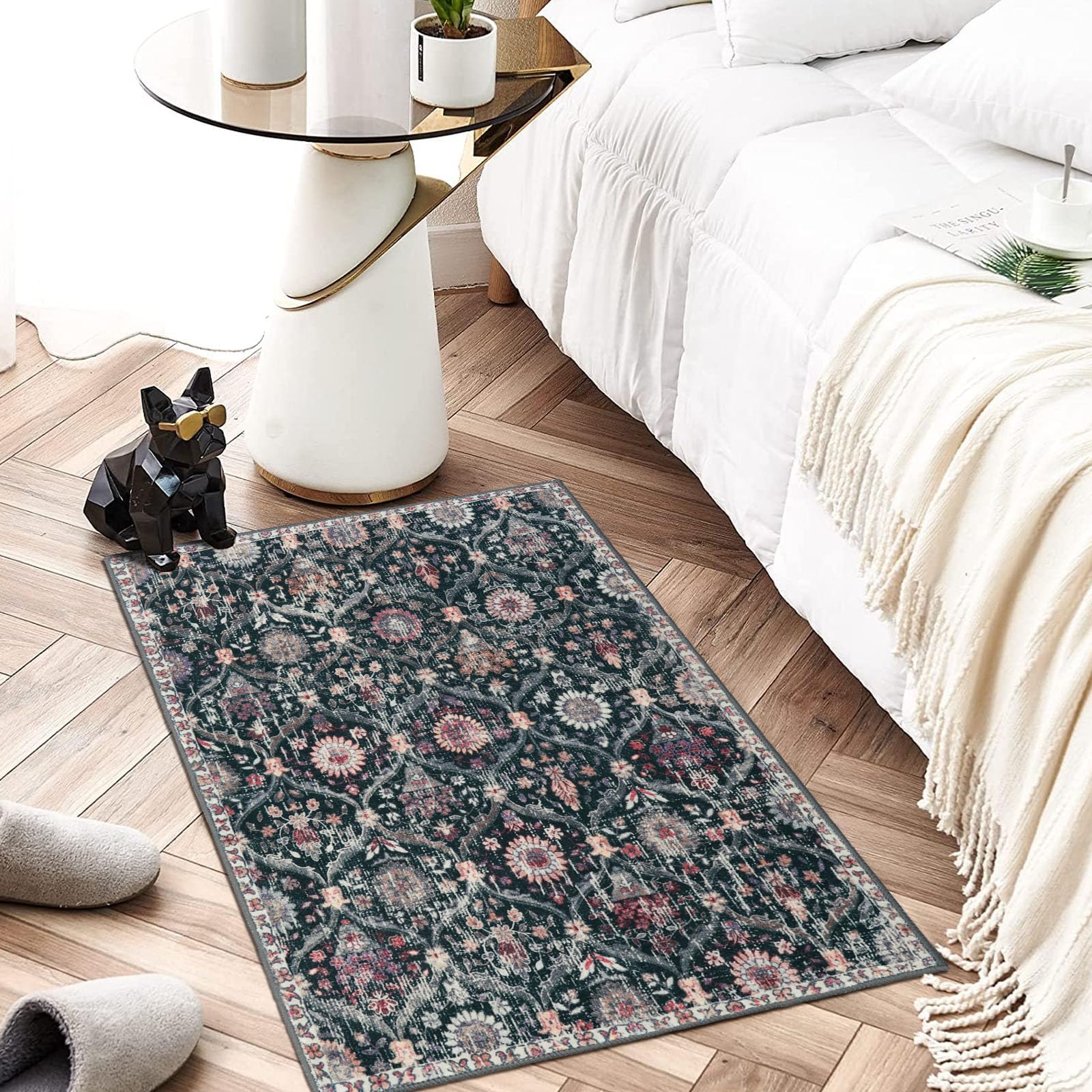 Lahome machine washable rug makes cleaning quick and simple.