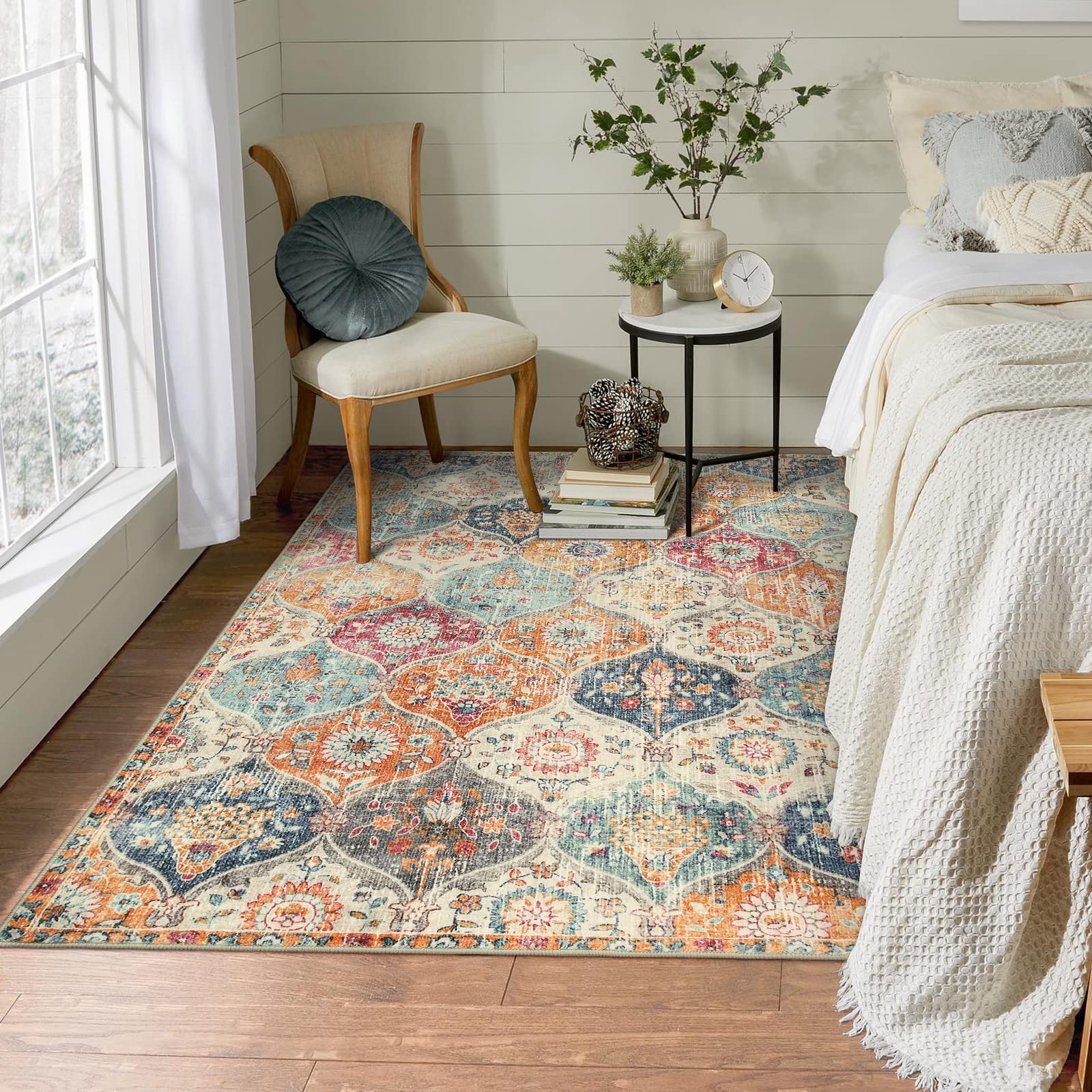 Lahome faux-wool texture feels soft and cozy underfoot.