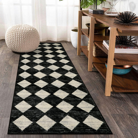 Lahome Zelie rug front view shows Moroccan trellis for entryways.