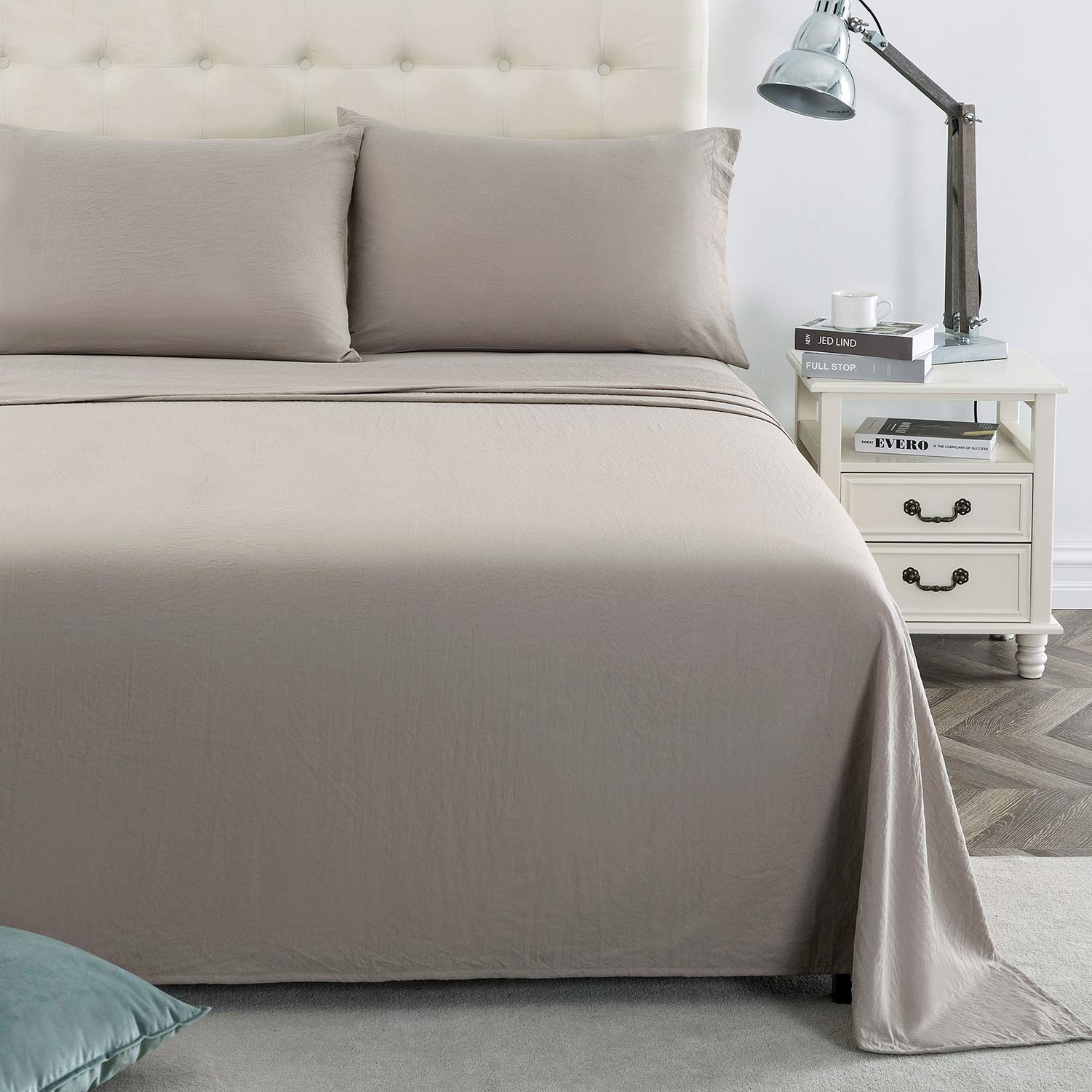 Lanest Housing microfiber close-up shows a soft, breathable texture.