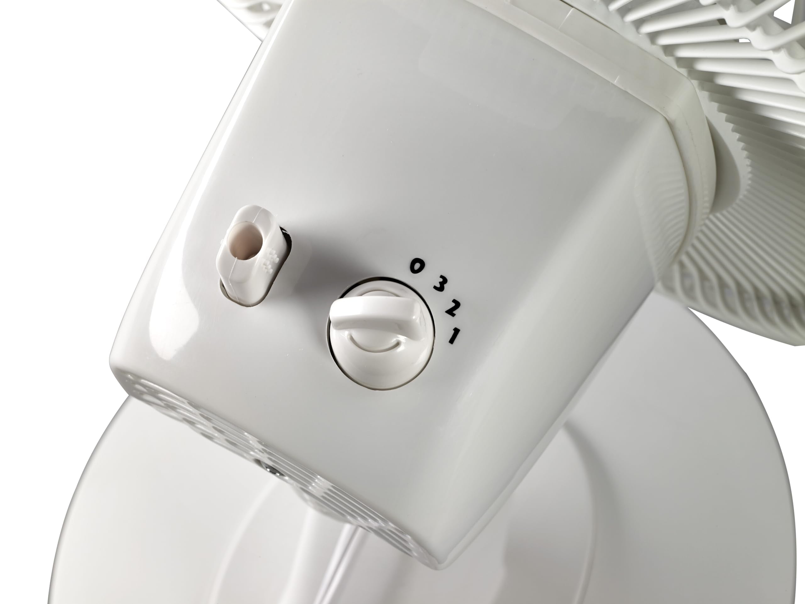 Lasko 2012 carry handle for easy portability around the home.