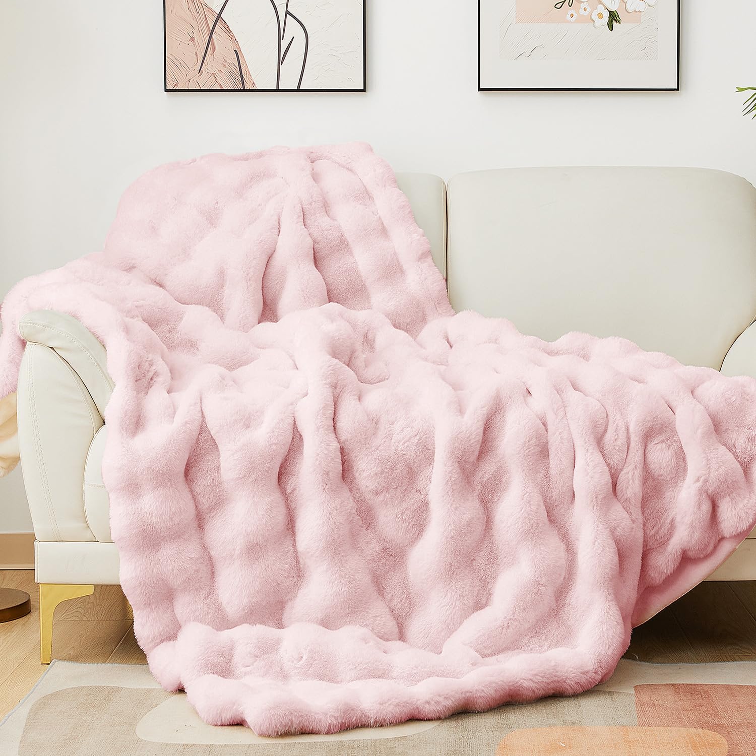 Latepis pink faux fur throw blanket with soft plush texture for cozy nights.