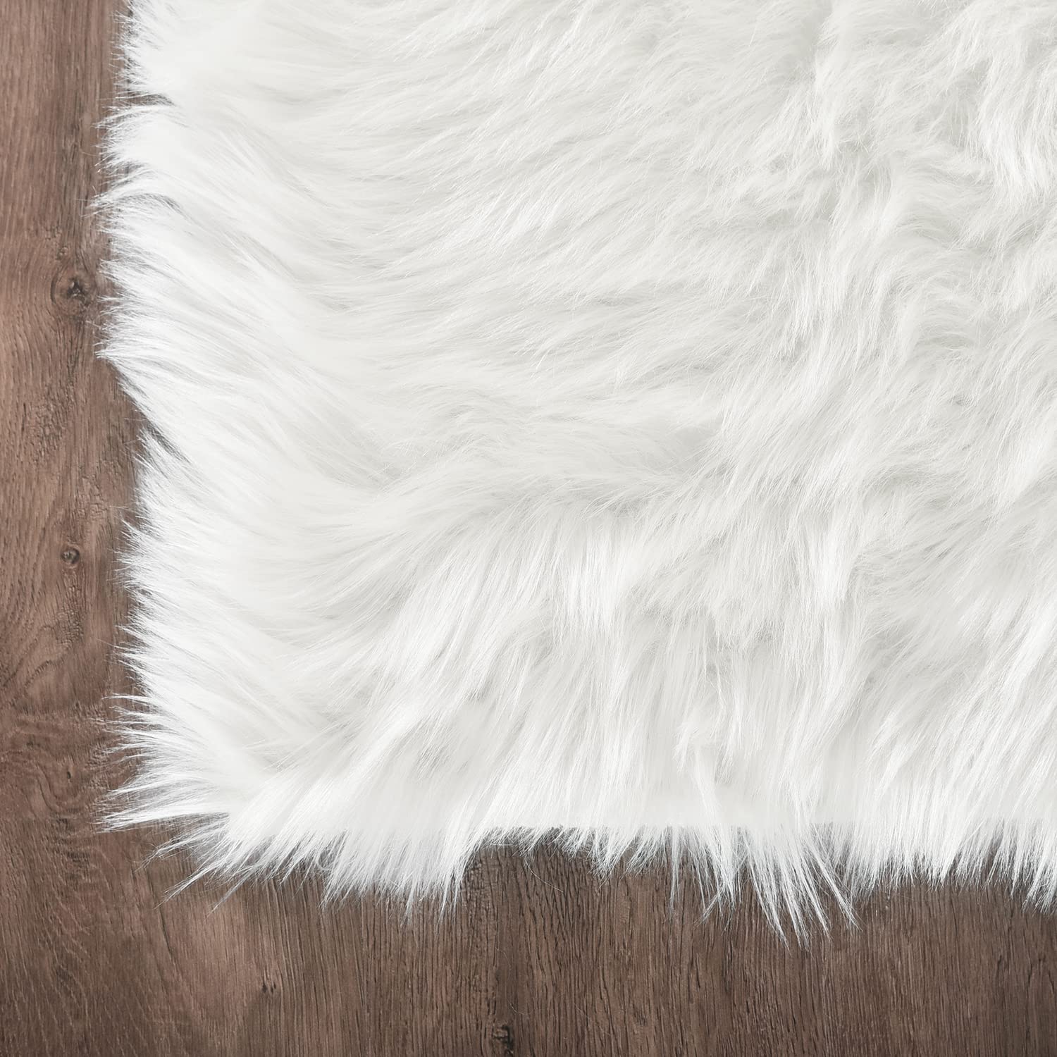 Latepis durable fade-resistant rug keeps color in high-traffic rooms.