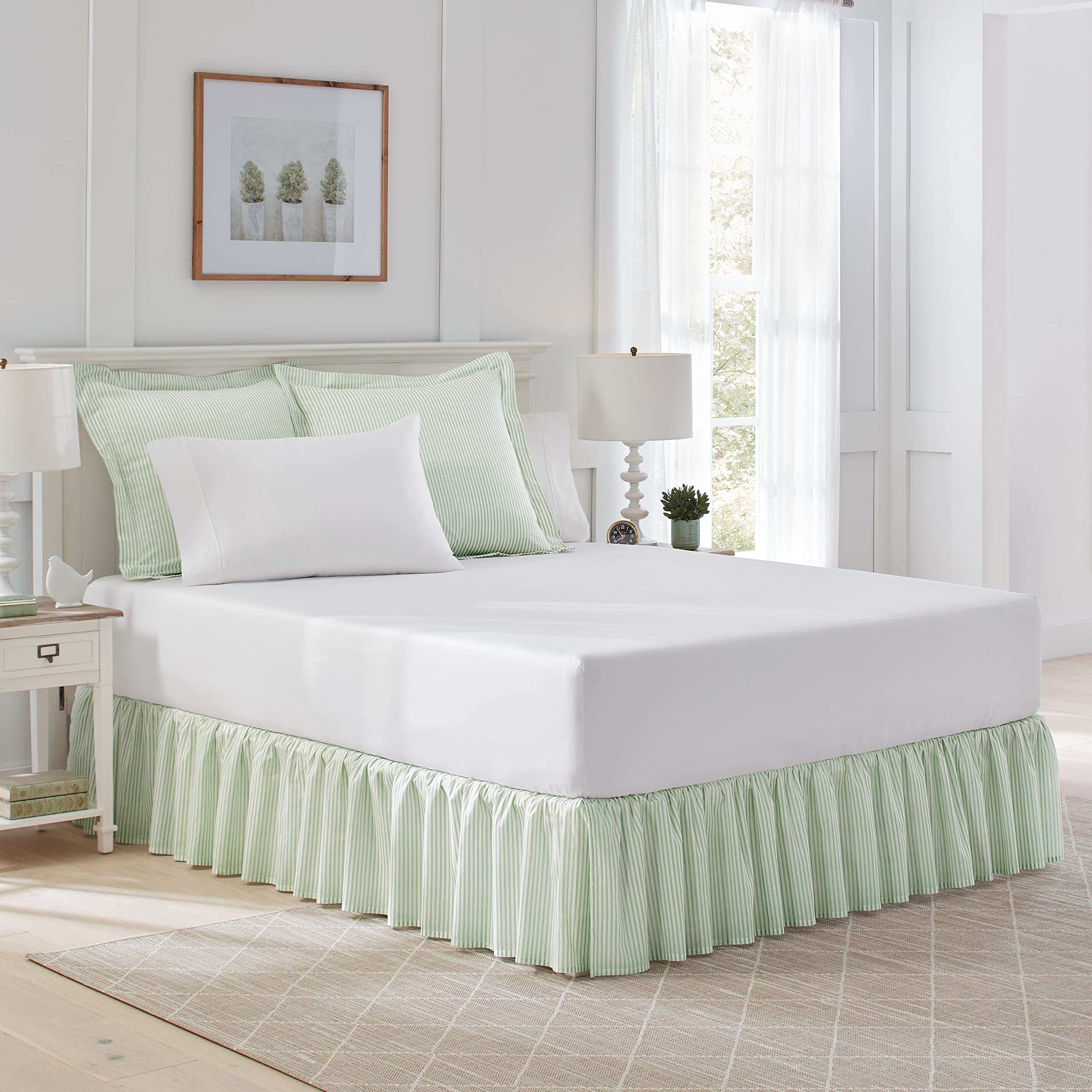 Envelope closure detail on Laura Ashley Euro Shams for a clean, tailored look.