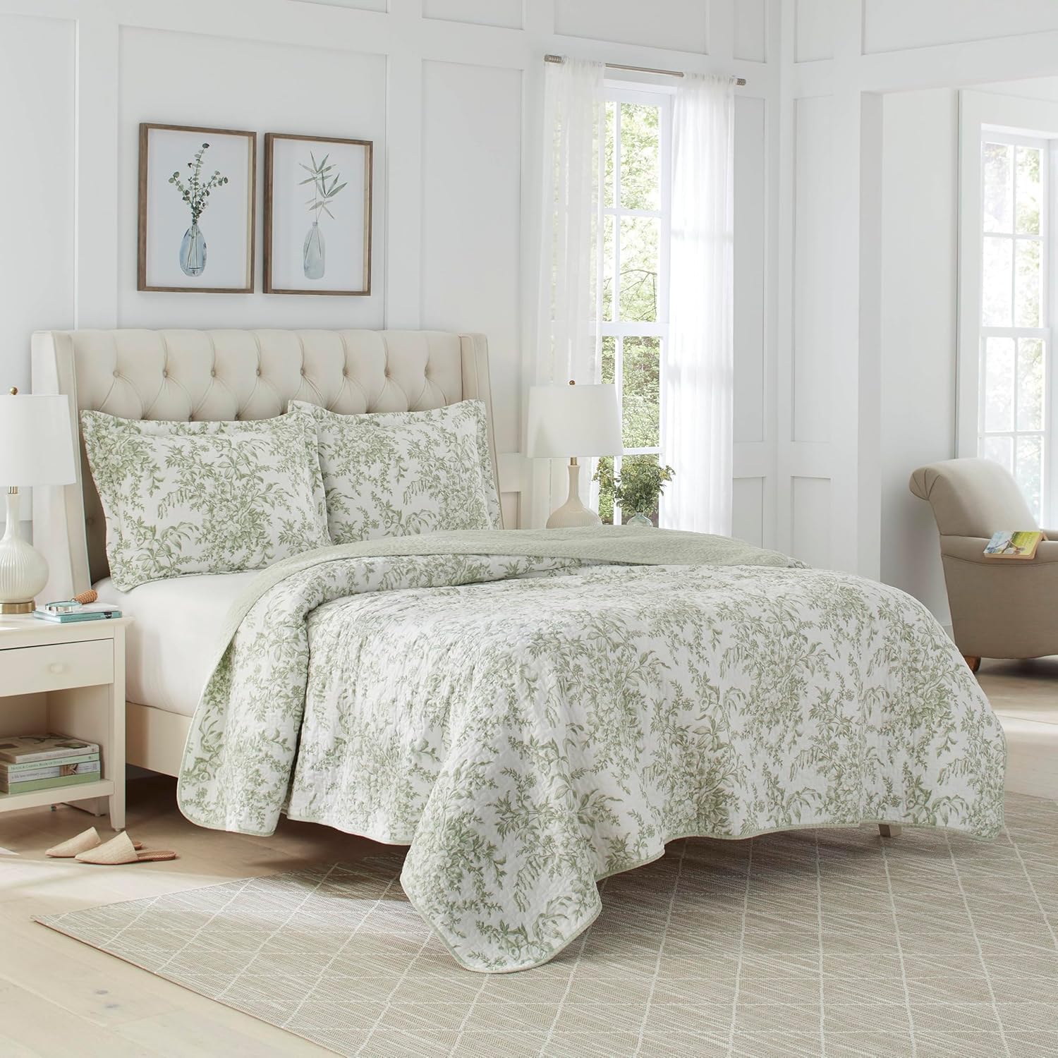Laura Ashley quilt stitching close-up, showcasing durable seams and quality craftsmanship.