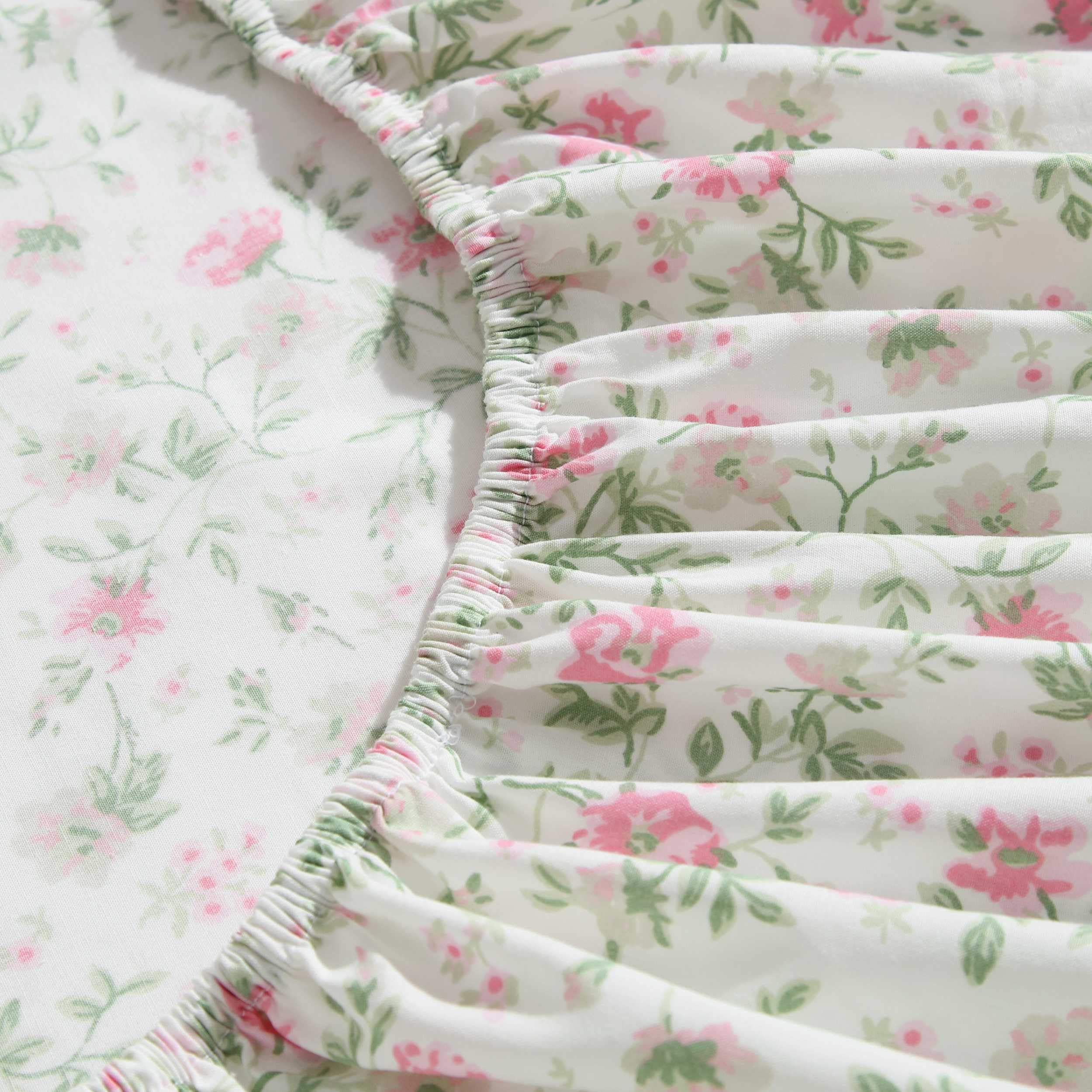 Printed hem on flat sheet and pillowcases adds polished detail.