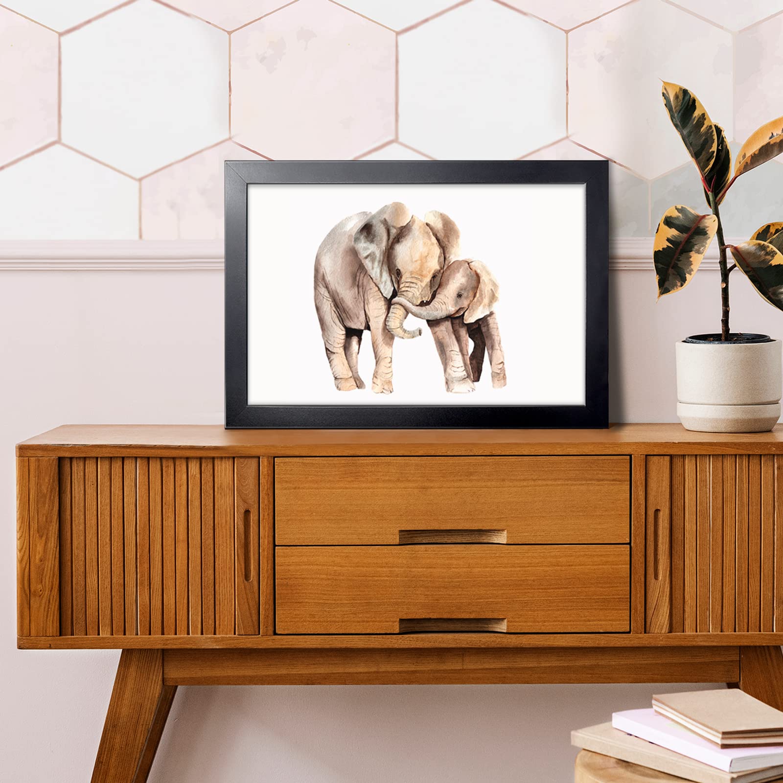 LaVie Home black frame moulding detail highlights sturdy craftsmanship.