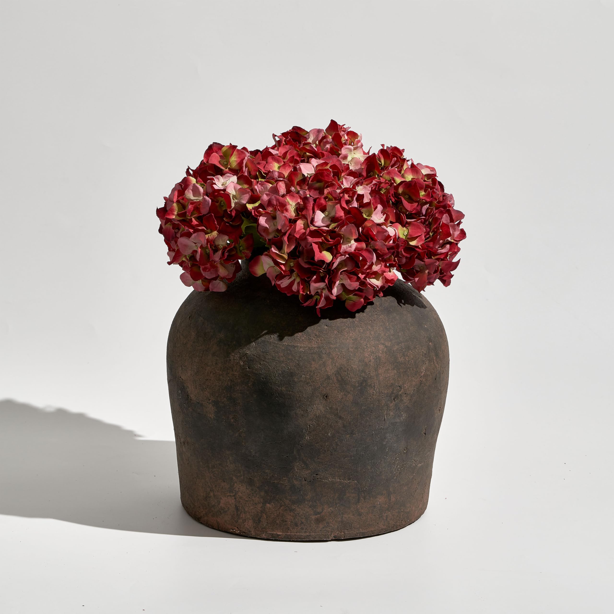 LB2 Water-tight Vase supports real or artificial blooms without leaks.