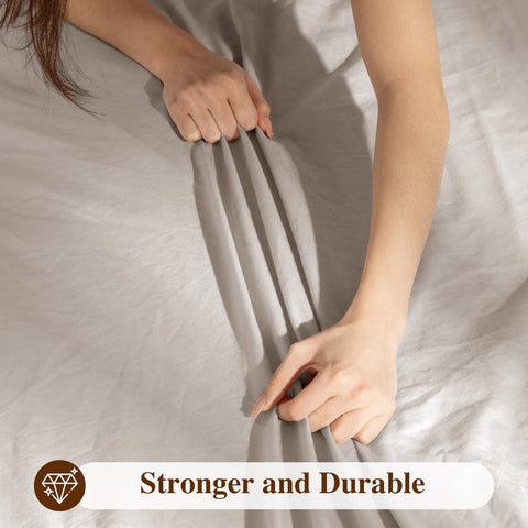 Deep-pocket elastic detail on LBRO2M fitted sheet for a smooth edge.
