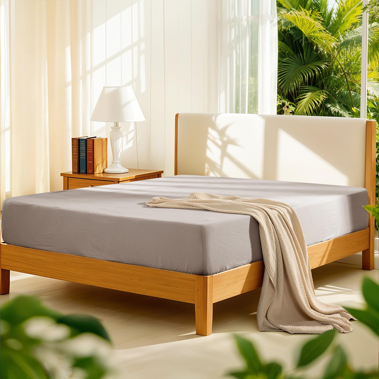LBRO2M French linen fitted sheet with 16-pocket depth for a secure night-time fit.