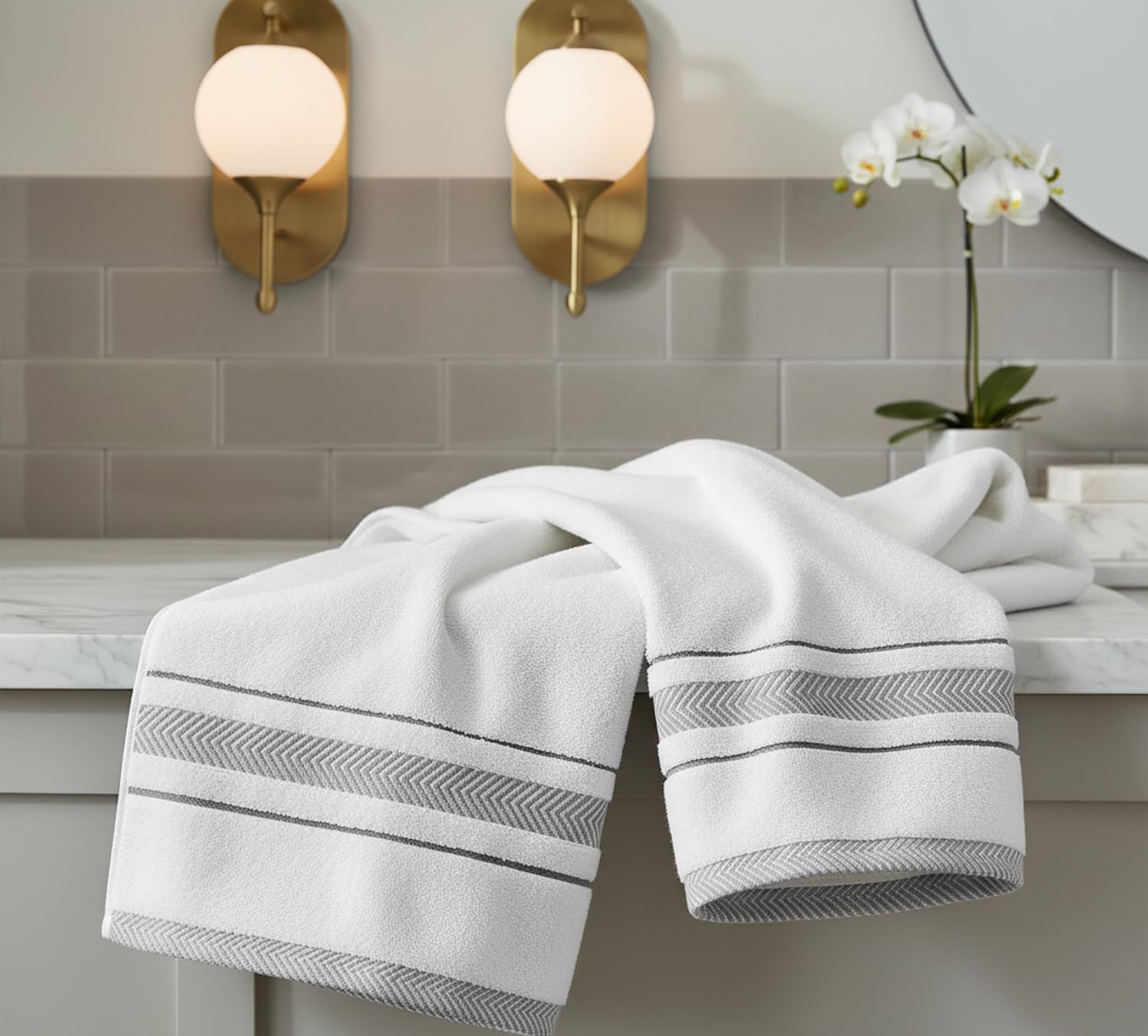 Le Fil Blanc full-size bath towels measure 55x28 inches for full coverage.