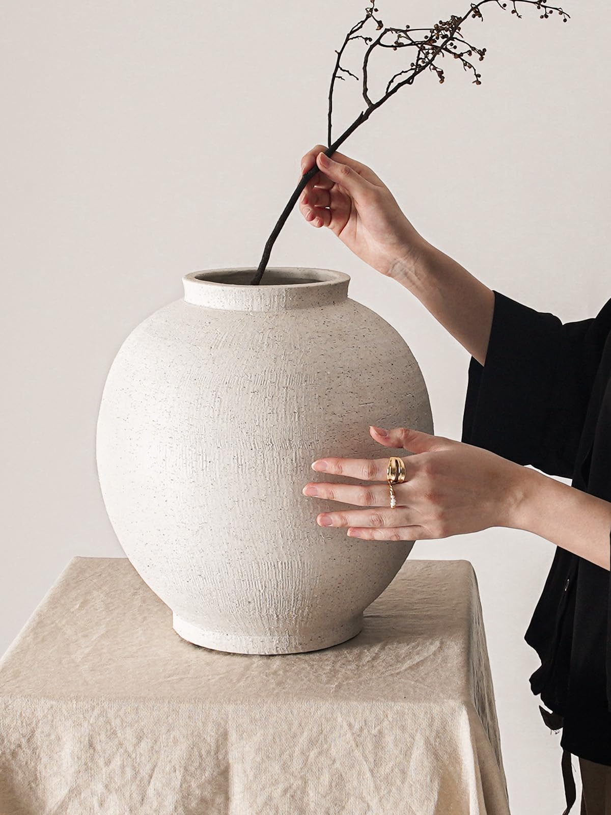 LE TAUCI GARDEN centerpiece vase for weddings and celebrations with greenery and blooms.