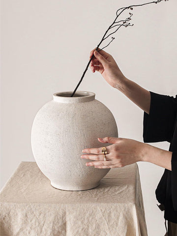 LE TAUCI GARDEN Handcrafted clay vase with natural texture