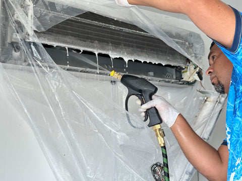 Leak Saver ductless AC cleaning bag protects walls and floors