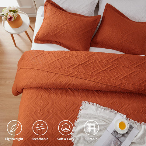 LEAONME Quilt Set King all-season bed setup demonstrates year-round comfort.