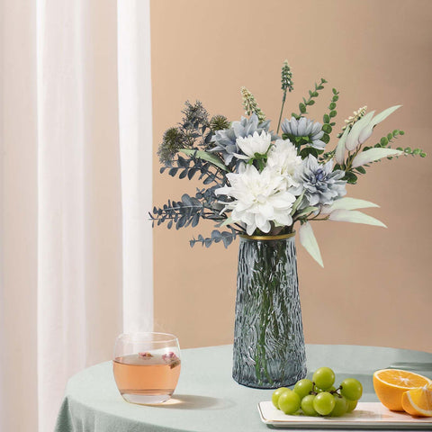 Leftover silk flowers bedroom decor creates a calming, year-round look