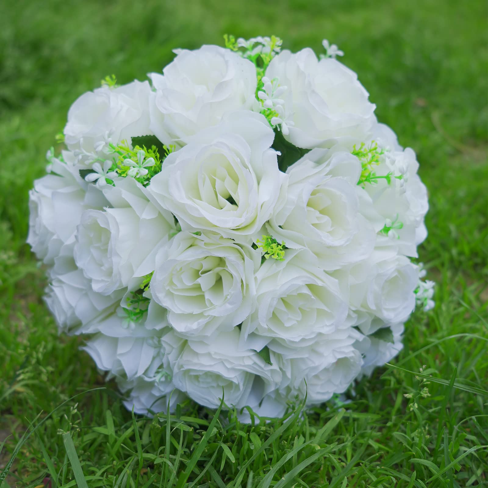LEIFENY rhinestones heart element on bouquet sparkles during ceremony