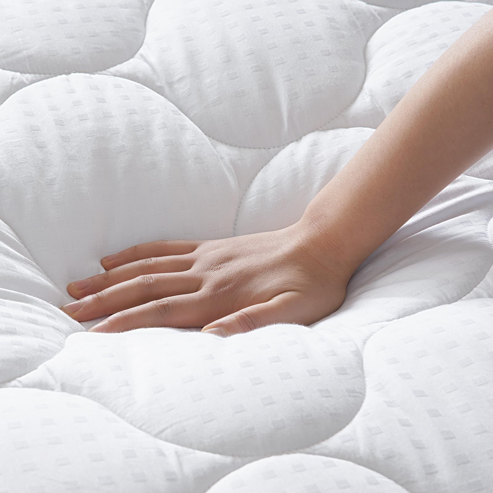 LEISURE TOWN Cotton King Mattress Pad 360-pocket fits mattresses up to 21 inches securely.