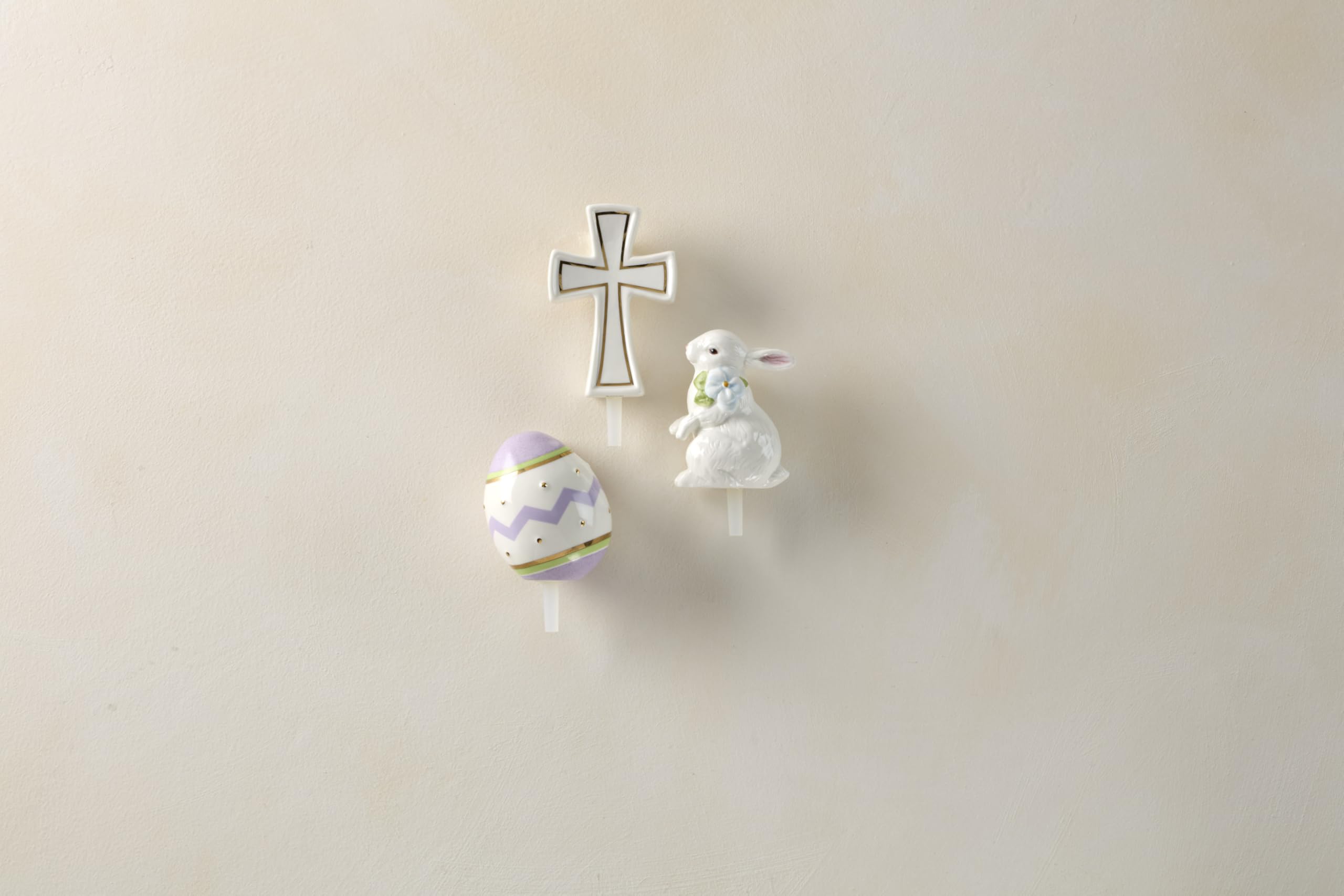 Lenox Profile Poppers collection display showcases charming seasonal pieces.