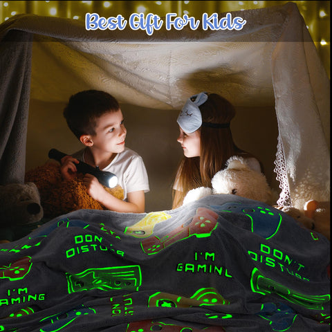 Levens kids using blanket at bedtime for warm, cozy comfort.