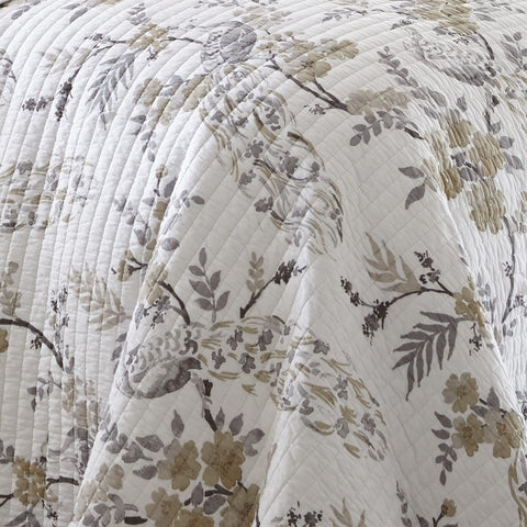 Pisa bedding styling fits traditional to modern bedroom decor